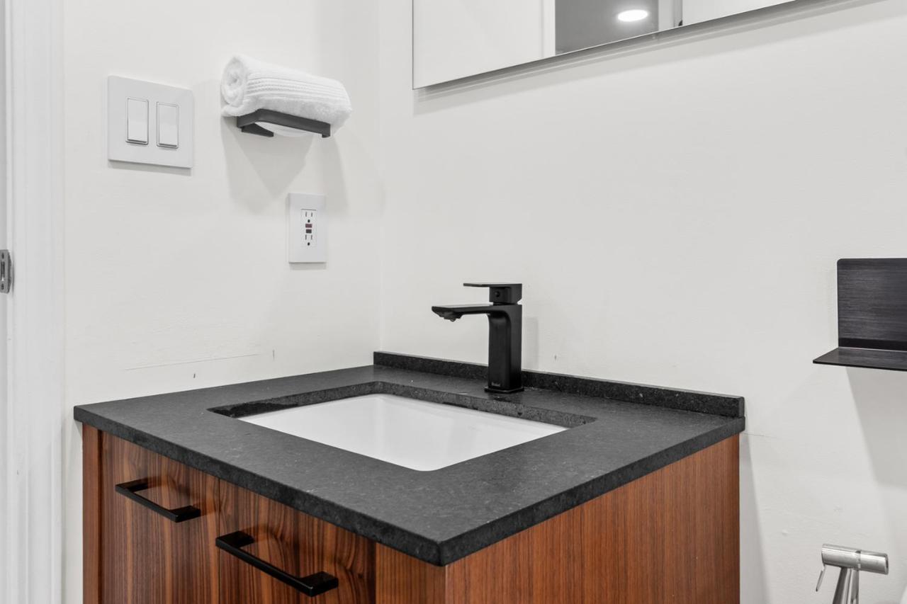 Downtown Luxury 1Br Coal Harbour Apartman Vancouver Kültér fotó